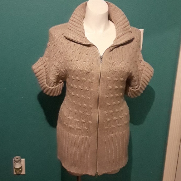 VENUS Sweaters - Venus short sleeve sweater